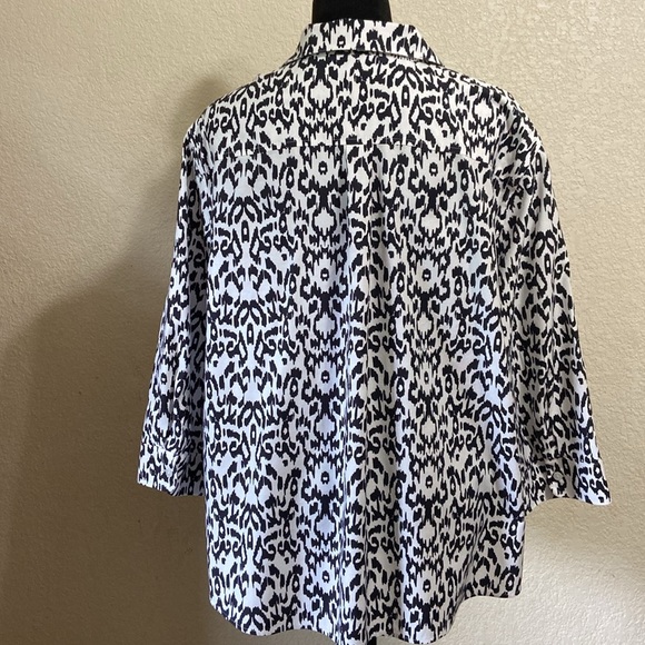 Chico’s  Animal Print Shirt - Picture 8 of 9